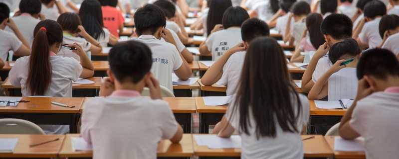 学生699分老师说没上700有点瑕疵老师嘴角都压不住了